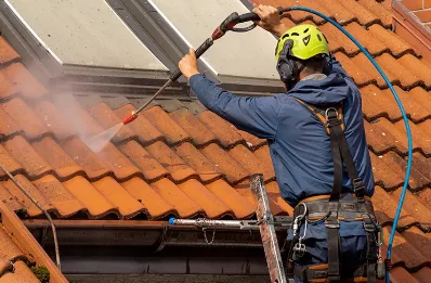 Démoussage et hydrofuge de toiture à Gommenec'h